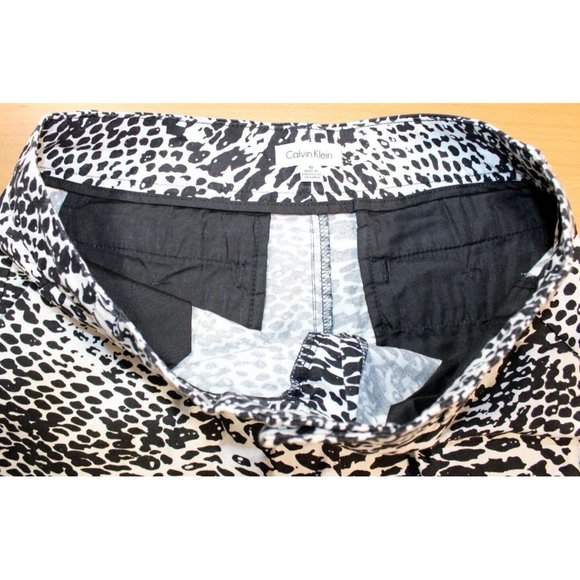 Women Calvin Klein Stretch Snake Skin Pattern High Rise Shorts Sz 10 Black White - Picture 5 of 8
